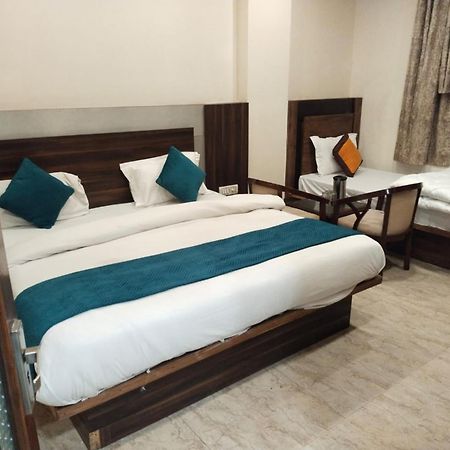 Hotel Lav Kush Deluxe At Paharganj New Delhi Exterior foto