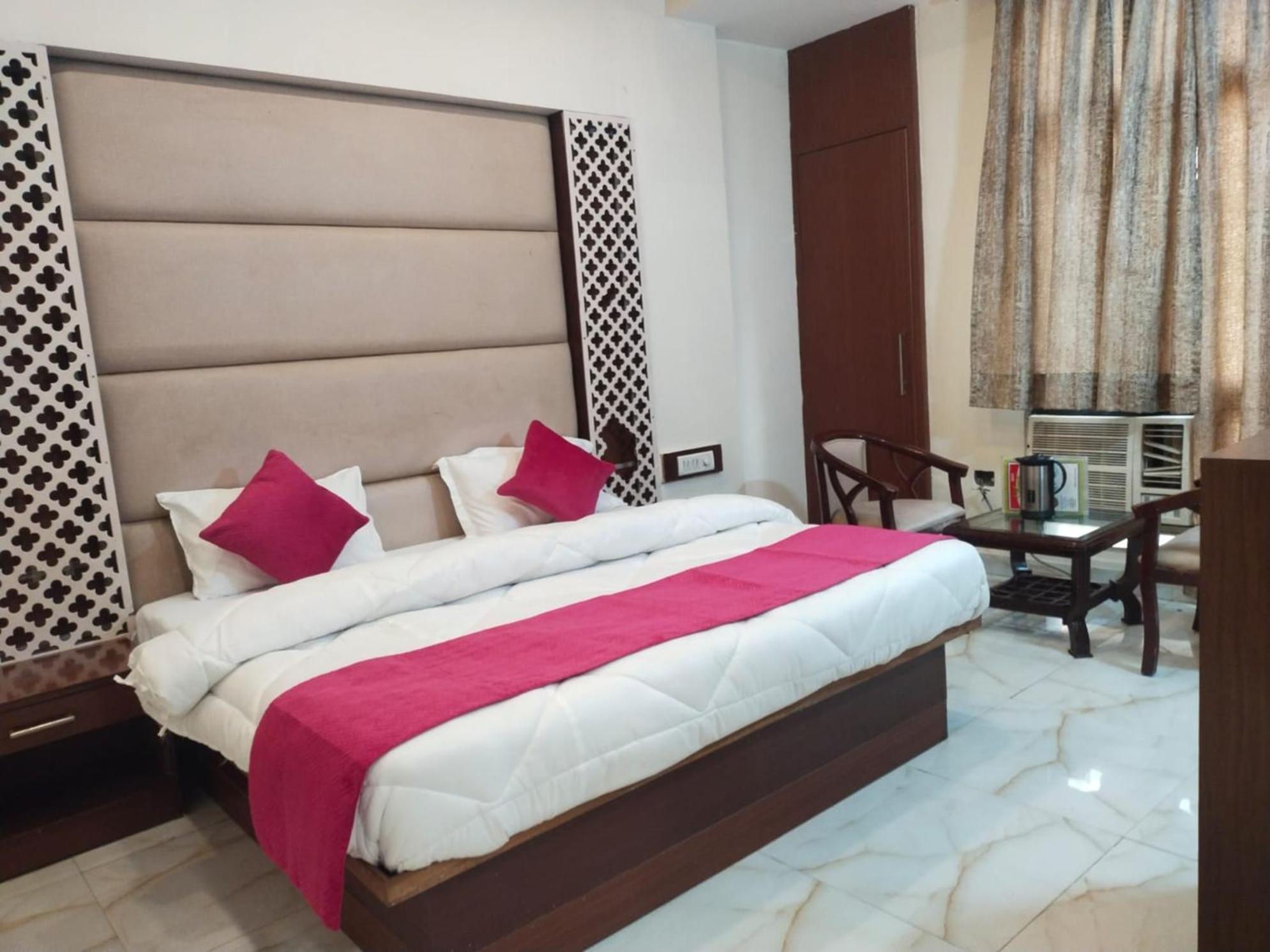 Hotel Lav Kush Deluxe At Paharganj New Delhi Exterior foto