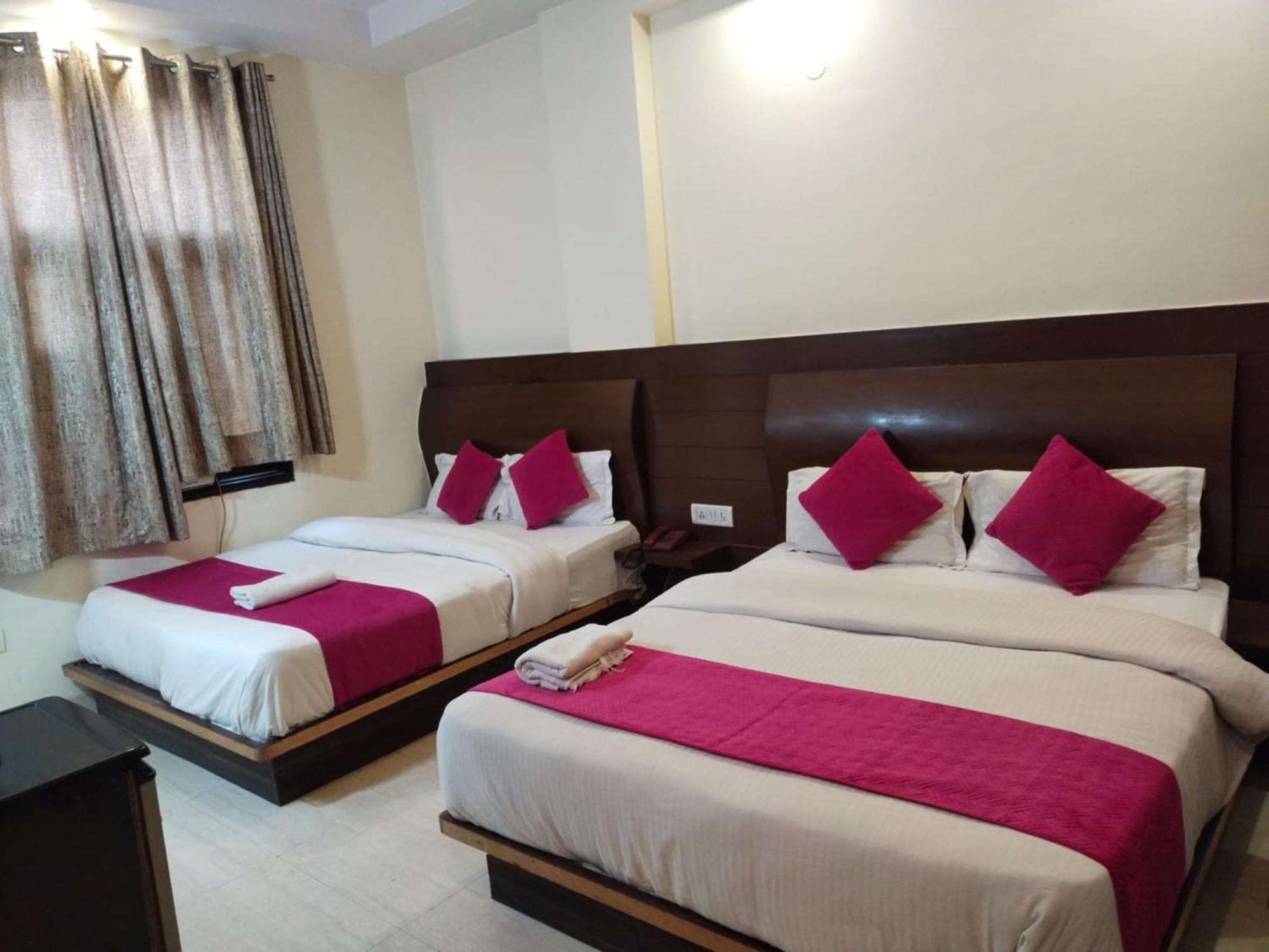 Hotel Lav Kush Deluxe At Paharganj New Delhi Exterior foto