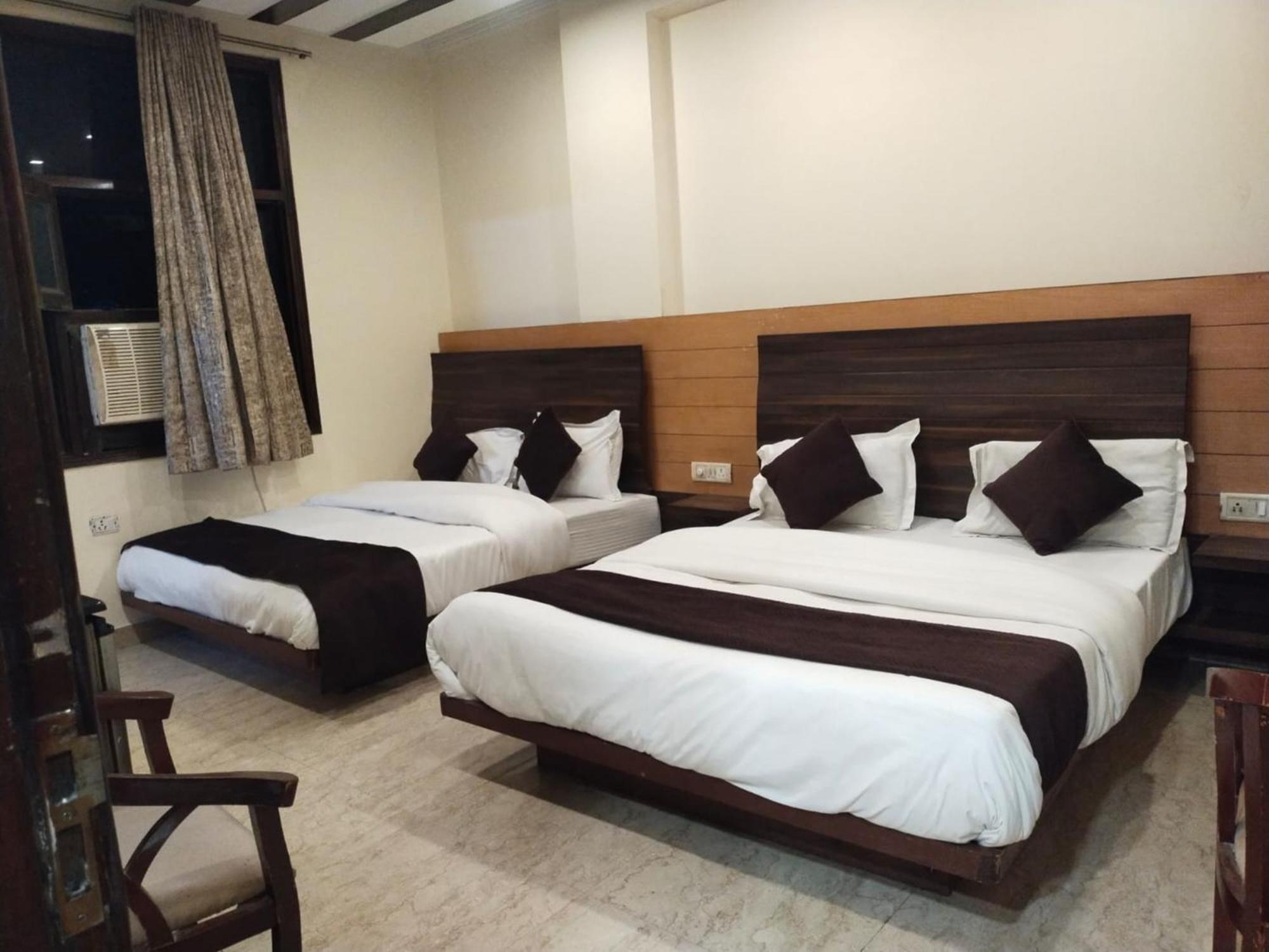 Hotel Lav Kush Deluxe At Paharganj New Delhi Exterior foto
