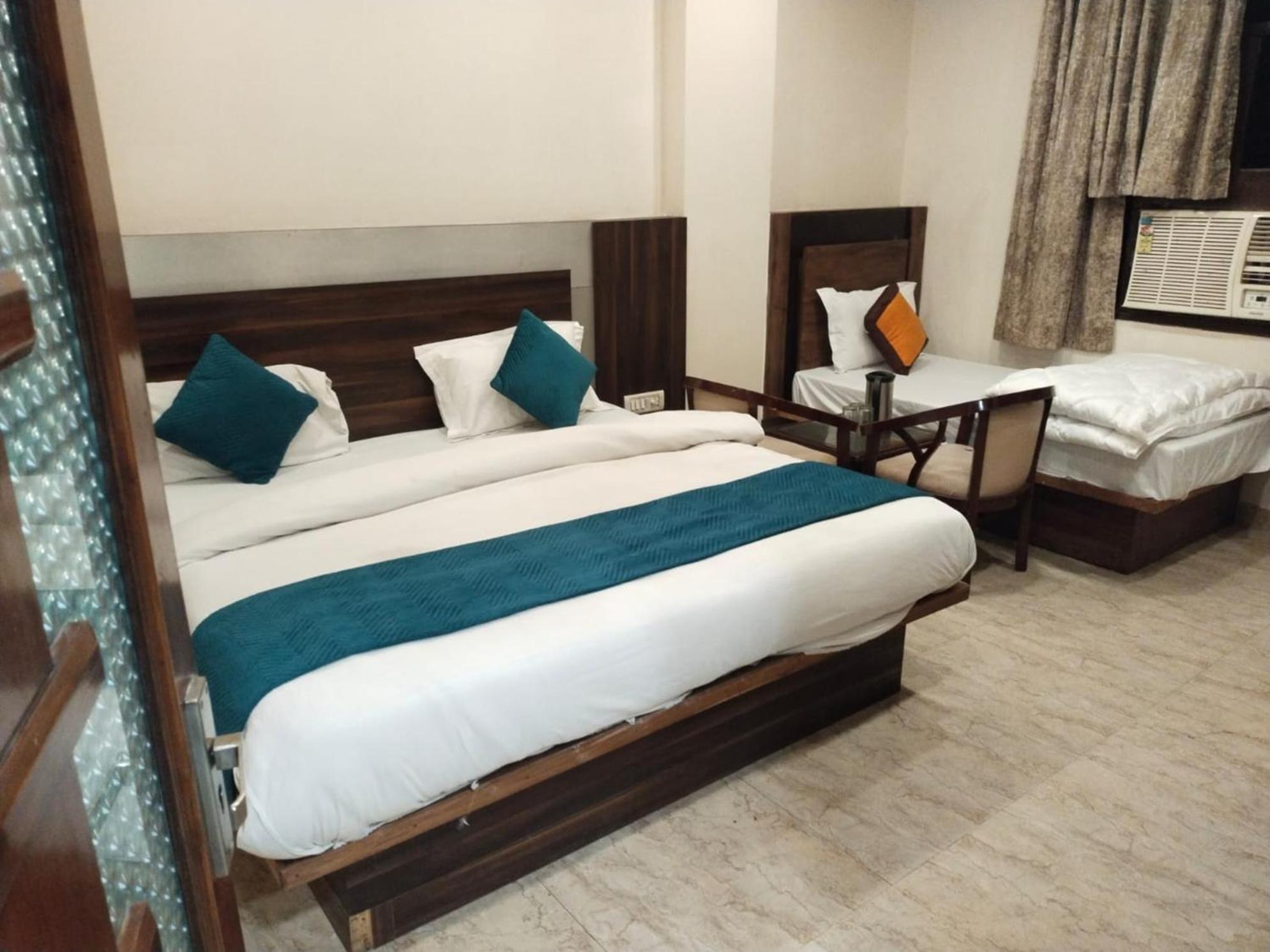 Hotel Lav Kush Deluxe At Paharganj New Delhi Exterior foto